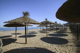 Image du Maroc Professionnelle de  Le site balnéaire de Saidia surnommée « la perle bleue » fait partie des plus longues plages du royaume, avec ses 14 kilomètres caractérisée par son sable fin et doré, ainsi que son climat méditerranéen, Lundi 15 Janvier 2007. (Photo / Abdeljalil Bounhar)

 